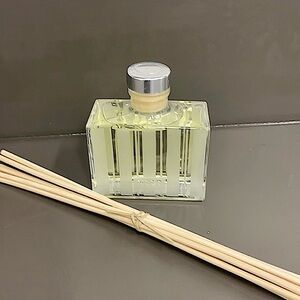 Nest New York Fragrances Grapefruit Reed Diffuser 1.3oz New sealed but No Box